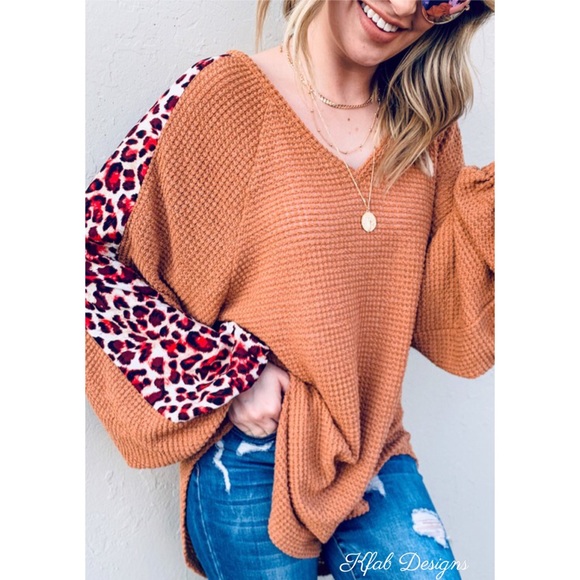 ❤️LAST! V Neck Waffle Knit Contrast Leopard Top! - Picture 3 of 7